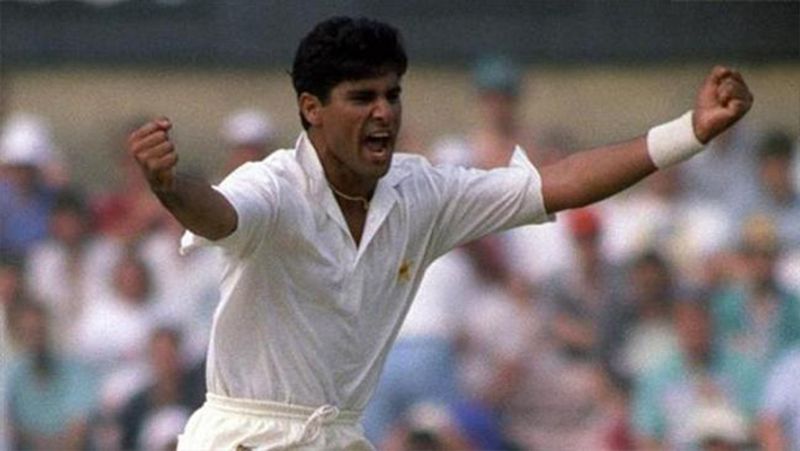 तेज गेंदबाज वकार यूनिस ने 1989 में अपना पहला मैच खेला था। इस समय उनकी उम्र 18 साल से सिर्फ एक दिन कम थी। वकार यूनिस ने 87 मैचों में 373 विकेट लिए हैं।
