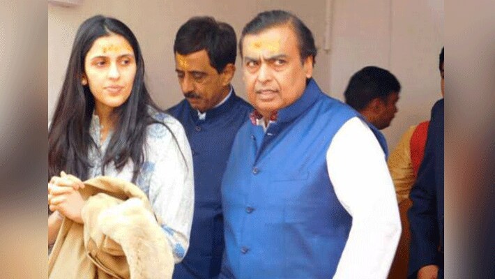 जानकारी के मुताबिक, पिछली साल मुकेश अंबानी इस मंदिर में अपनी बहू श्लोका मेहता और बेटे आकाश अंबानी के साथ बदरीनाथ धाम पहुंचे थे। जहां उन्होंने 51 लाख रुपए का चेक दान में दिया था।