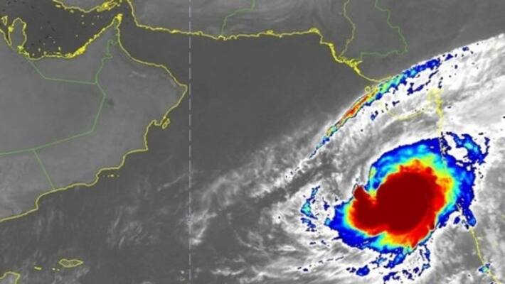 Hurricane Kyarr to Oman coast Caution alert Hurricane Kyarr to Oman coast Caution alert