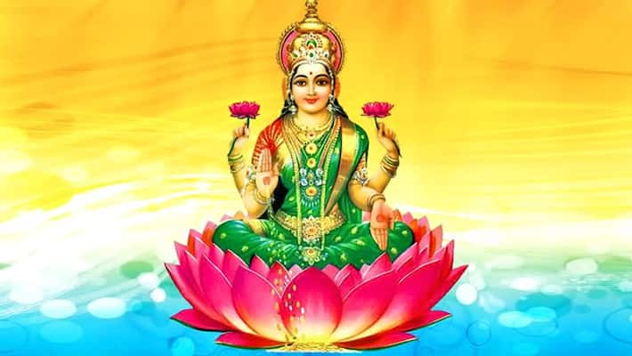 Why goddess Lakshmi loves lotus flower? Why goddess Lakshmi loves lotus flower?