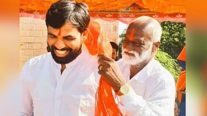 राम सतपुते मुख्यमंत्री देवेंद्र फडणनवीस का करीबी माना जाता है। वह राजनीति में आने से पहले अखिल भारतीय विद्यार्थी परिषद से जुड़े रहे हैं। वह प्रदेश में अभाविप प्रदेश महामंत्री पद की कमान भी संभाल चुके हैं। फिर वह भाजपा के युवा मोर्चा में शामिल हो गए।