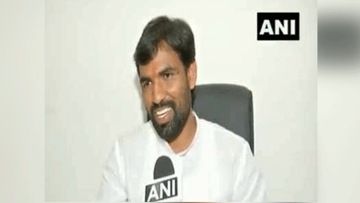 राम सतपुते ने मालशिरस सीट से एनसीपी उम्मीदवार उत्तमराव शिवदास को 2590 वोटों के अंतर से एनसीपी के उम्मीदवार उत्तमराव शिवदास जानकार को हराया है। जबकि मालशिरस विधानसभा सीट को राष्ट्रीय कांग्रेस पार्टी (राकांपा) का गढ़ माना जाता है।