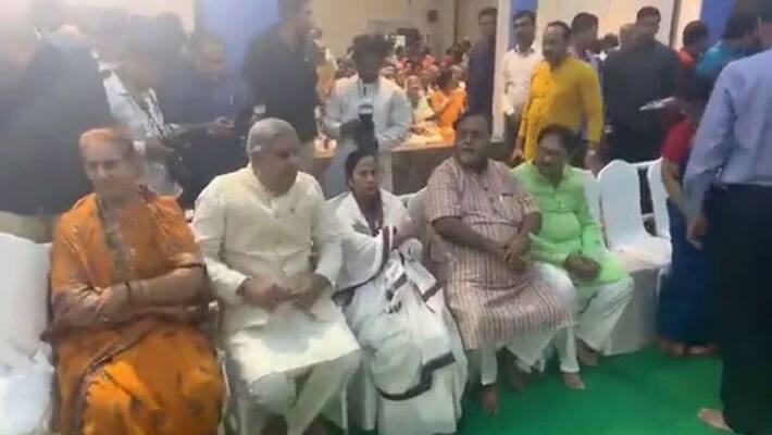 Governor Dhankar visits Chief Minister Mamata Banerjees home at kali puja night Governor Dhankar visits Chief Minister Mamata Banerjees home at kali puja night