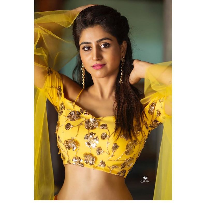 (Courtesy:Instagram) వర్షిణి మోడల్ గా తన కెరీర్ ప్రారంభించింది.