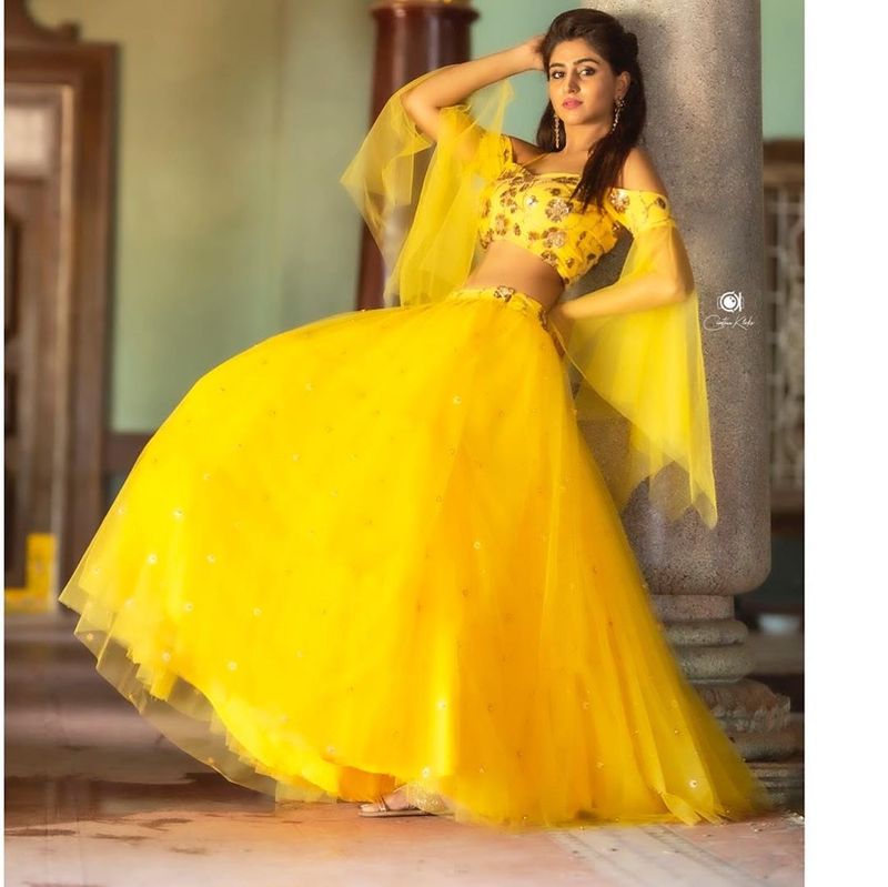 (Courtesy:Instagram)ప్రస్తుతం వర్షిణి సోషల్ మీడియాలో అభిమానులని తన హాట్ నెస్ తో కట్టిపడేస్తుంది.