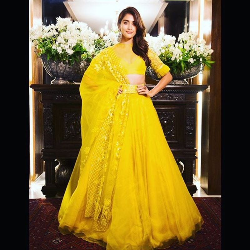 (Photo Courtesy_Instagram) చేసింది తక్కువ సినిమాలే అయినా టాప్ రెమ్యూనరేషన్ అందుకుంటున్న హీరోయిన్లలో ఒకరిగా దూసుకుపోతోంది పూజ.