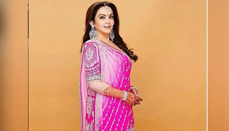 2011 में एंटरटेनमेंट प्लेटफॉर्म IDiva पर एक इंटरव्यू में नीता ने अपनी जिंदगी के कई राज खोले थे। नीता ने खुलासा किया कि था कि जब वो 23 साल की थीं उन्हें पता चला कि वो गर्भधारण नहीं कर सकती हैं। मुकेश अंबानी से शादी के बाद नीता को मेडिकल ट्रीटमेंट से गुजरना पड़ा।