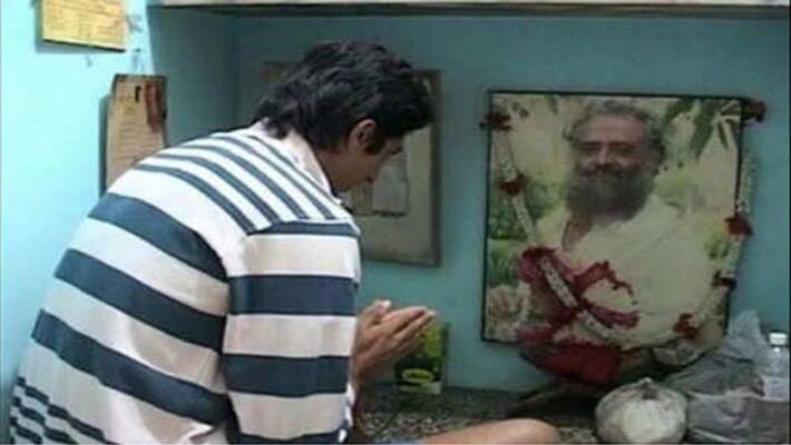 Asharam bapu's photo found ion Ishant Sharma's house, public made fun by saying devotee of Asharam Asharam bapu's photo found ion Ishant Sharma's house, public made fun by saying devotee of Asharam