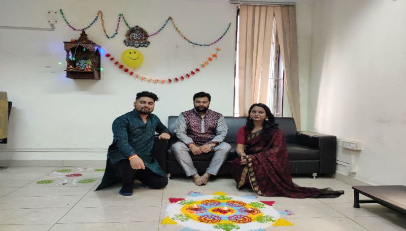 উৎসবের ছোঁয়া ভোপালের অফিসেও।