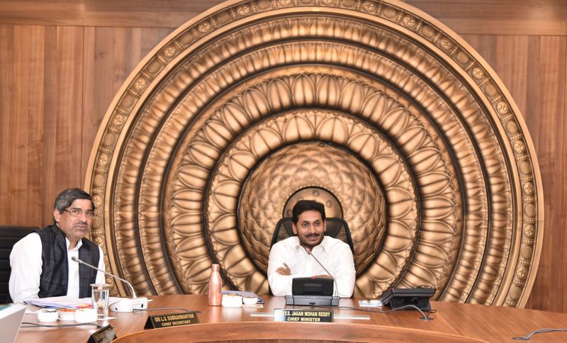 కేబినెట్ సమావేశంలో ఏపీ సీఎం,సీఎస్ ఎల్వీ సుబ్రమణ్యం