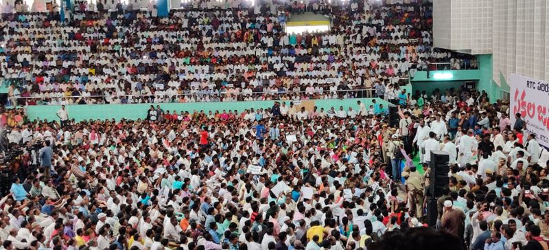 కిక్కిరిసిపోయిన సకల జనుల సమరభేరీ సభా ప్రాంగంణం