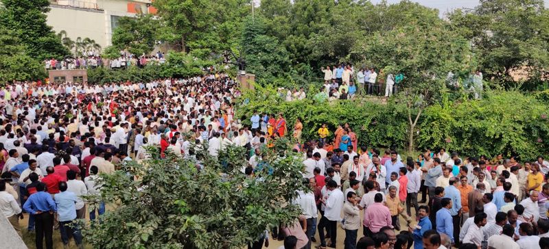 సకల జనుల సమర భేరీ సభ వేదికపై నేతలు
