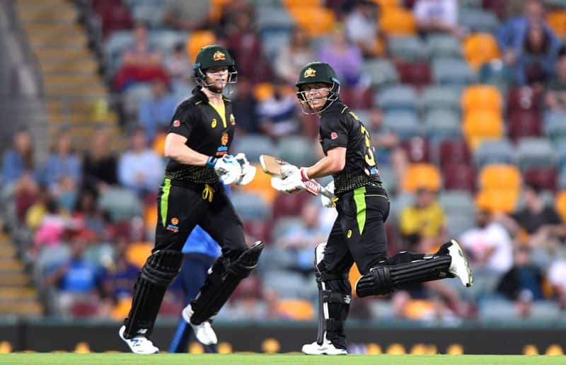 smith heroic knock lead australia to beat pakistan in second t20