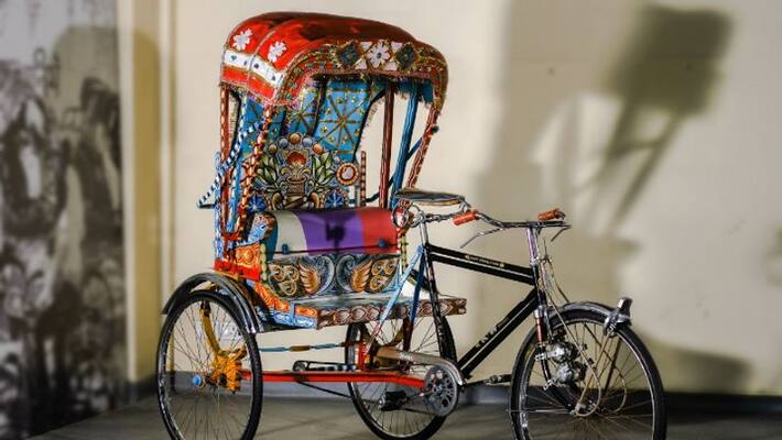 Poor Rickshaw puller registerd complaint after Income tax Served rs 3 crore Tax notice in Uttar Pradesh ckm Poor Rickshaw puller registerd complaint after Income tax Served rs 3 crore Tax notice in Uttar Pradesh ckm
