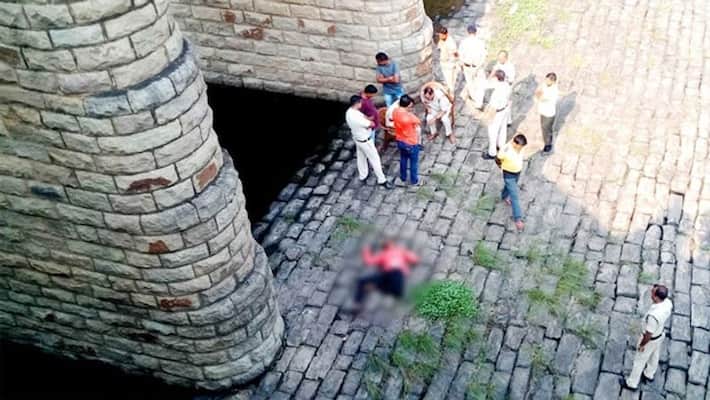 Youth commits suicide on Bhai Dooj, was upset since marriage Youth commits suicide on Bhai Dooj, was upset since marriage