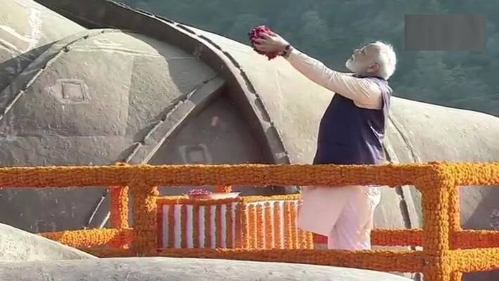PM Modi Tributes Sardar Patel With Article 370 on Ekta Diwas PM Modi Tributes Sardar Patel With Article 370 on Ekta Diwas