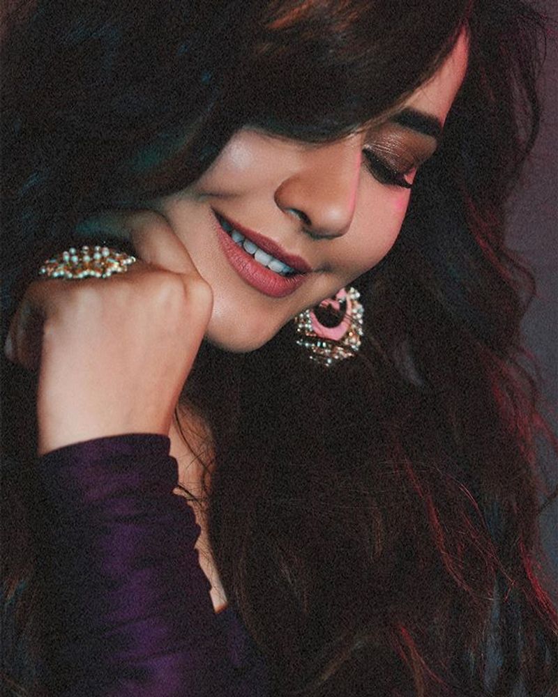 Telugu Actress Rashi Khanna Shares Hot Photos