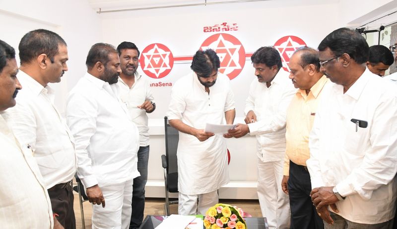 పవన్ కళ్యాణ్ కు ఆర్టీసీ జేఏసీ నేతల వినతి