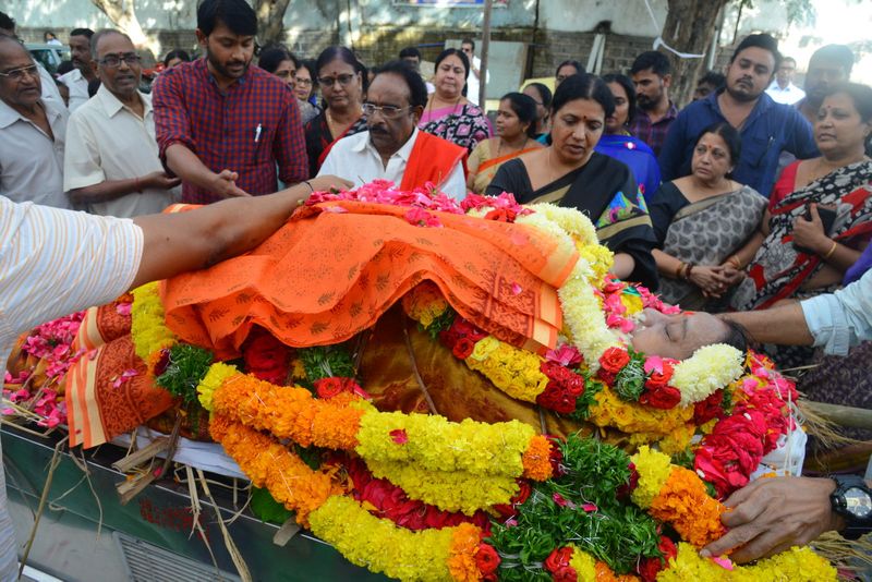 పరుచూరి నివాళులు