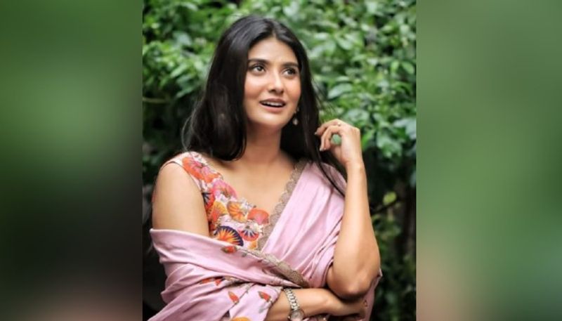 প্রীতম ডি গুপ্তার 'আহারে মন ' ছবিতে তিনি মনে রাখার মত কাজ করেছেন।