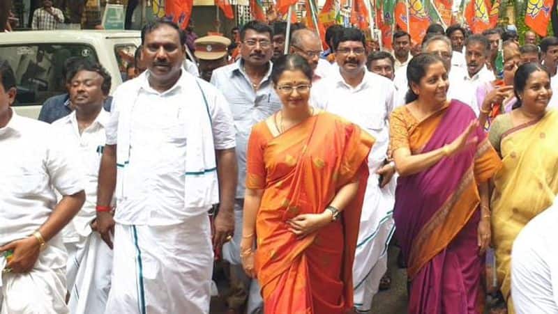 famous actress Gauthami is BJP rally