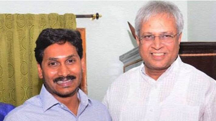 Undavalli Arun Kumar makes comments on YS Jagan fight against courts Undavalli Arun Kumar makes comments on YS Jagan fight against courts