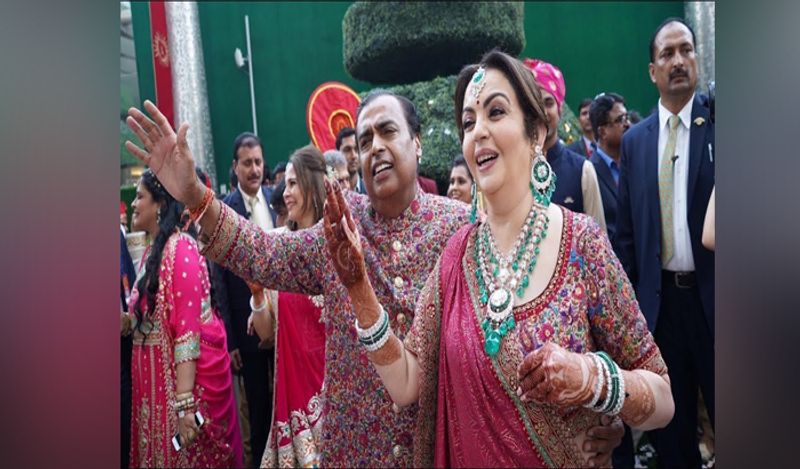 Neeta Ambani lived a gorgeous life, Mukesh Ambani gifted 370 crore jet on her birthday