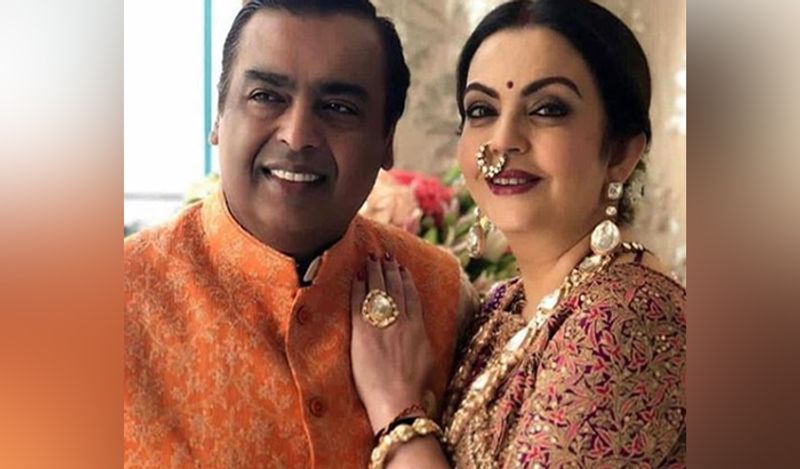 Neeta Ambani lived a gorgeous life, Mukesh Ambani gifted 370 crore jet on her birthday