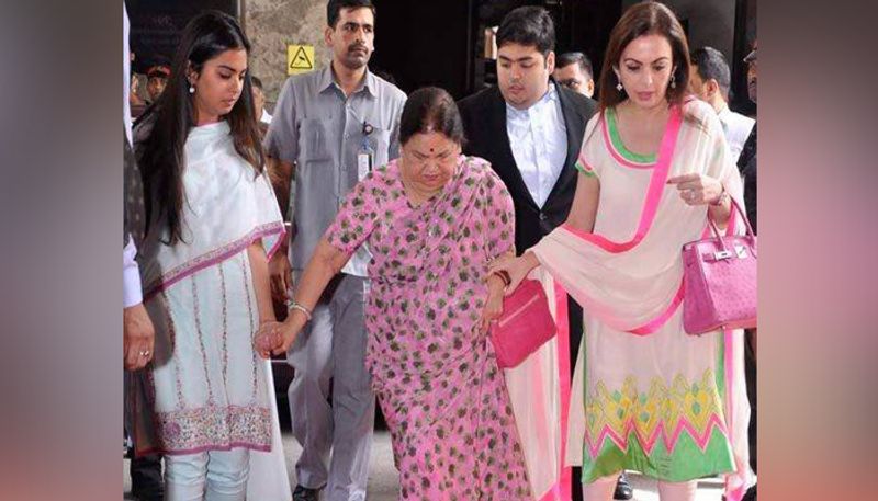 Neeta Ambani lived a gorgeous life, Mukesh Ambani gifted 370 crore jet on her birthday