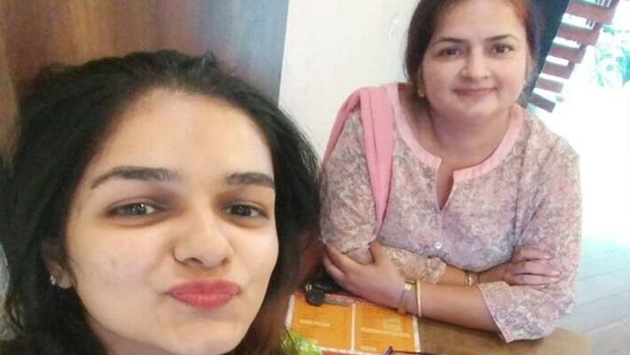 Daughter looking 50 years old groom for her mother on social media, kept these 3 conditions Daughter looking 50 years old groom for her mother on social media, kept these 3 conditions