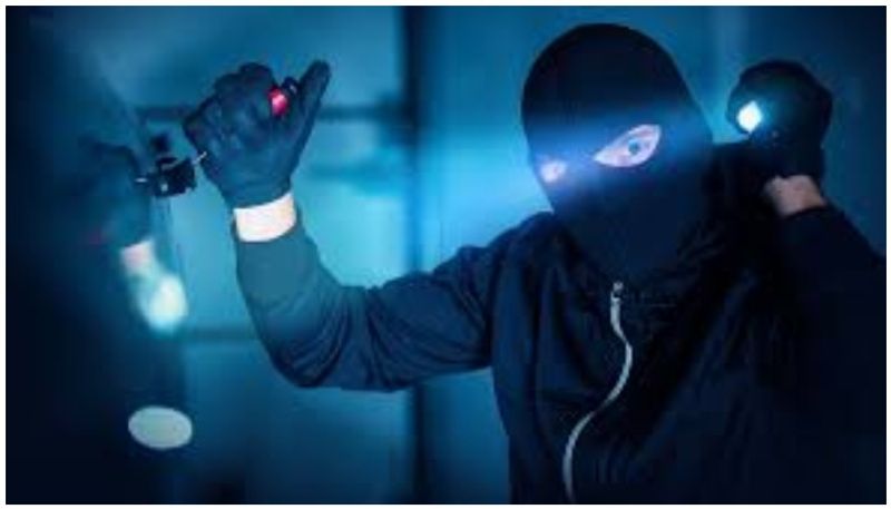Youth steals Rs. 30 lakh in secundrabad Youth steals Rs. 30 lakh in secundrabad