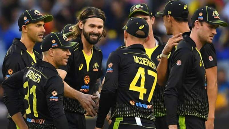 australia beat pakistan in last t20 by 10 wickets and win series