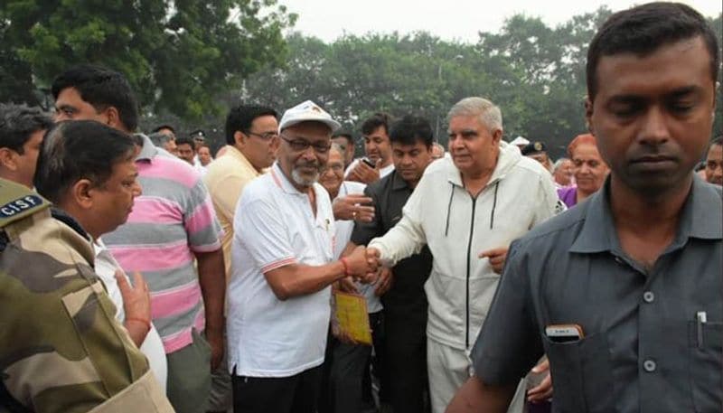কিন্তু সম্প্রতি জগদীপ ধনখড় মুখ্যমন্ত্রীর মমতা বন্দ্যোপাধ্যায়ের বাড়ির কালীপুজোয় উপস্থিত হওয়ার পরে রাজ্যের শাসক দলের সঙ্গে তাঁর সম্পর্কের শীতলতা দূর হবে বলেই আশা করেছিলেন অনেকে। কিন্তু রাজ্যপালের এ দিনের জনসংযোগ কর্মসূচি তৃণমূল কীভাবে নেয়, সেটাই এখন দেখার।