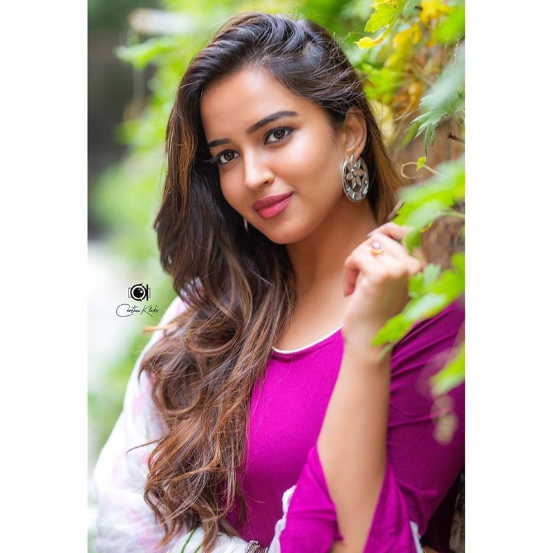 Rangasthalam Actress Pujita Ponnada photos