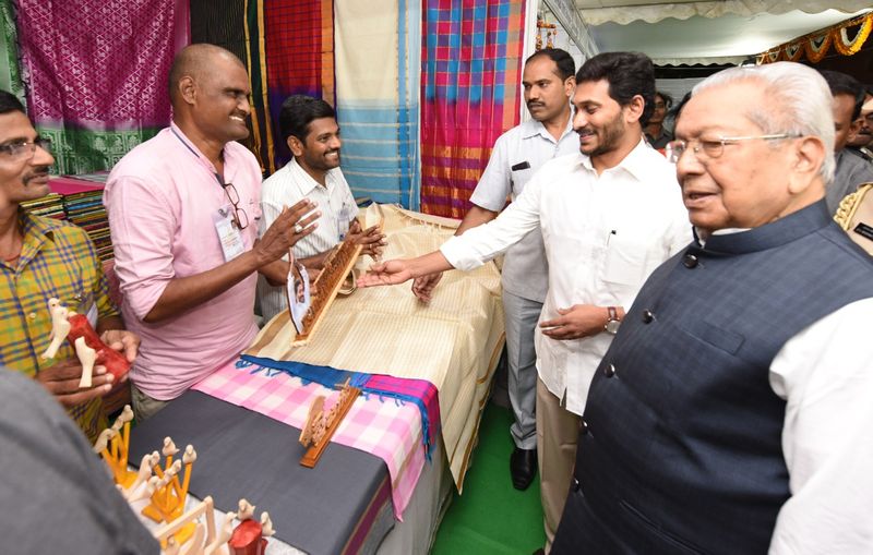 cm jagan governor biswabhushan attended in ap formation day celebrations in vijayawada