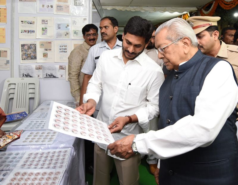 cm jagan governor biswabhushan attended in ap formation day celebrations in vijayawada