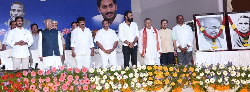 cm jagan governor biswabhushan attended in ap formation day celebrations in vijayawada