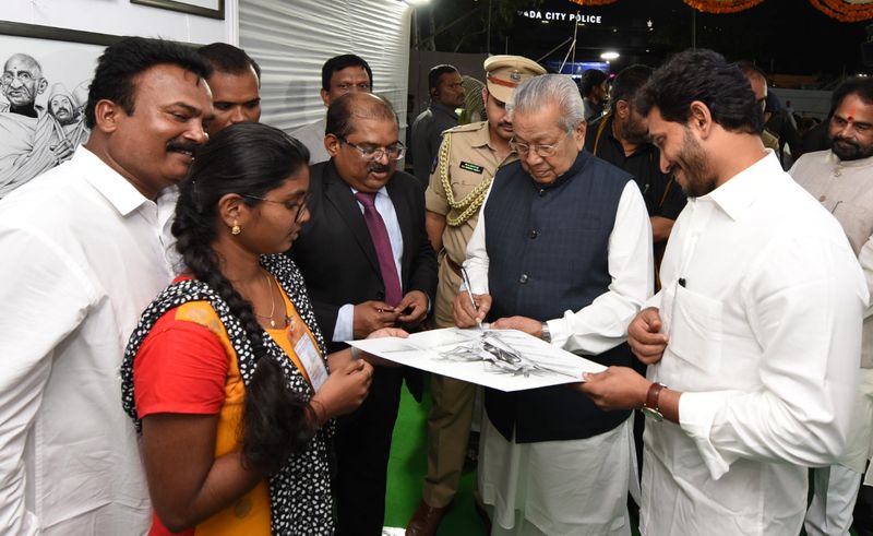 cm jagan governor biswabhushan attended in ap formation day celebrations in vijayawada