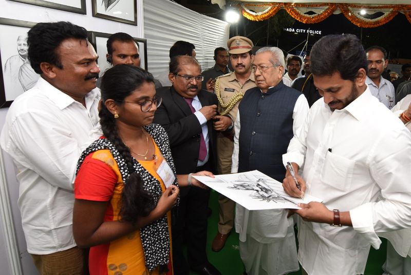 cm jagan governor biswabhushan attended in ap formation day celebrations in vijayawada