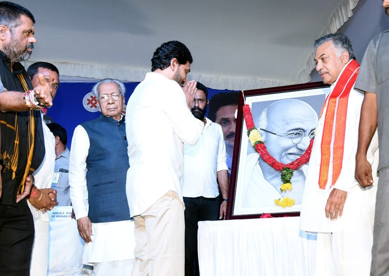 cm jagan governor biswabhushan attended in ap formation day celebrations in vijayawada