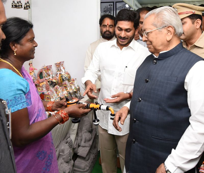 cm jagan governor biswabhushan attended in ap formation day celebrations in vijayawada