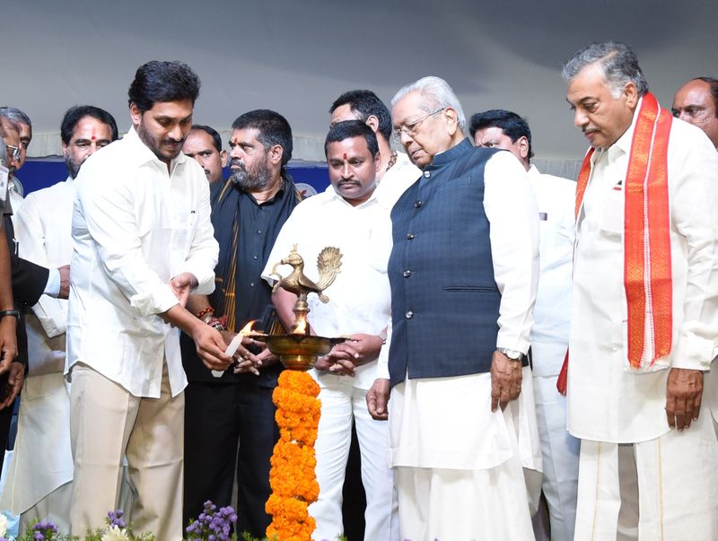 cm jagan governor biswabhushan attended in ap formation day celebrations in vijayawada
