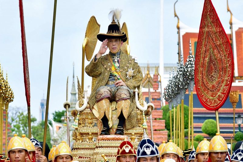 meet the 10 richest billionaire royals in the world