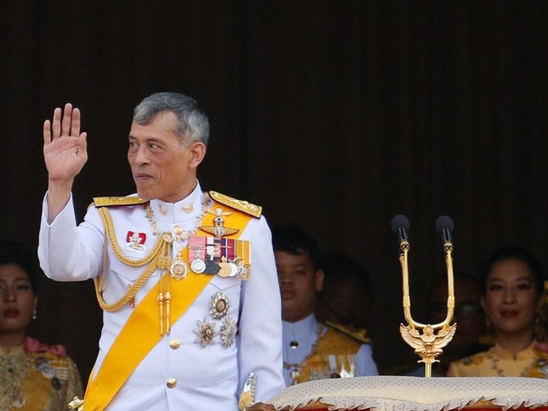 worlds richest royal King Maha Vajiralongkorn thailand daimond 4 wives kids dog love and many more life story