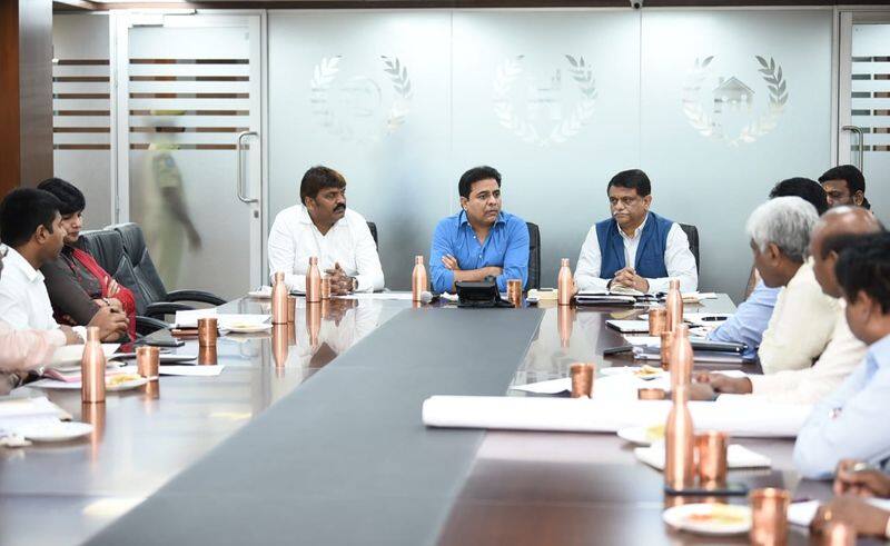 minister ktr meeting with ghmc officers to clear traffic problems in hyderabad