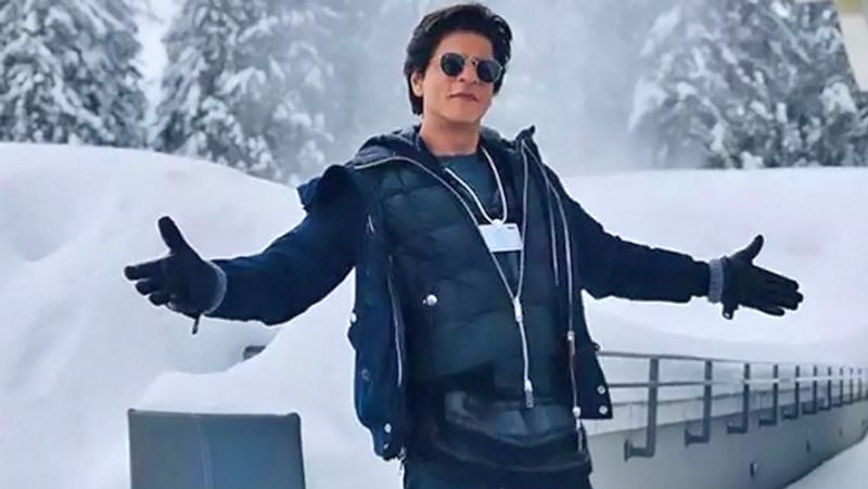 ছোটবেলাতেই শাহরুখ খান বাবাকে হারিয়ে ছিলেন। পরিবারের ভার এসে পড়েছিল কাঁধে। মাকে তখন থেকেই আরও আঁখরে ধরে বেঁচে ছিলেন কিং খান।