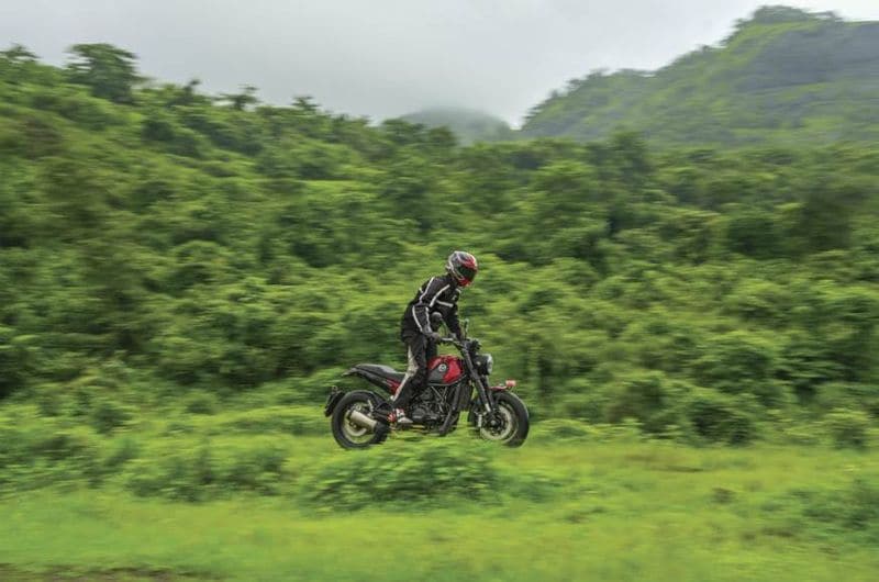 benelli leoncino 500 features price full review