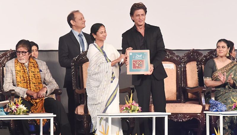 নাইট রাইডার্সের মালিক হিসাবে কলকাতার সঙ্গে শাহরুখ খানের রয়েছে আলাদা সম্পর্ক। বাংলার ব্র্যান্ড অ্যাম্বাসেডরও শাহরুখ। কিং খানের জন্মদিনে তাঁর সুস্বাস্থ্য কামনা করে ট্যুইট করেছেন মুখ্যমন্ত্রী মমতা বন্দ্যোপাধ্যায়। ২৫তম কলকাতা আন্তর্জাতিক চলচ্চিত্র উৎসবেও আমন্ত্রণ জানিয়েছেন বাদশাকে।