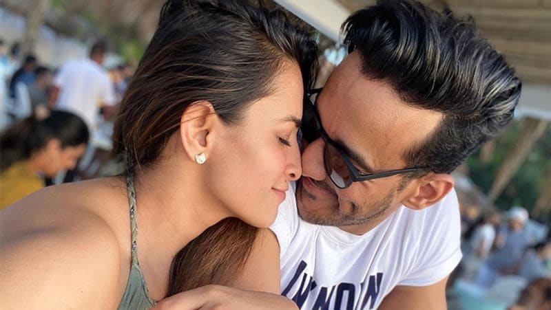 Anita Hassanandani Kiss Husband Rohit Reddy Enjoying Vacation In Goa