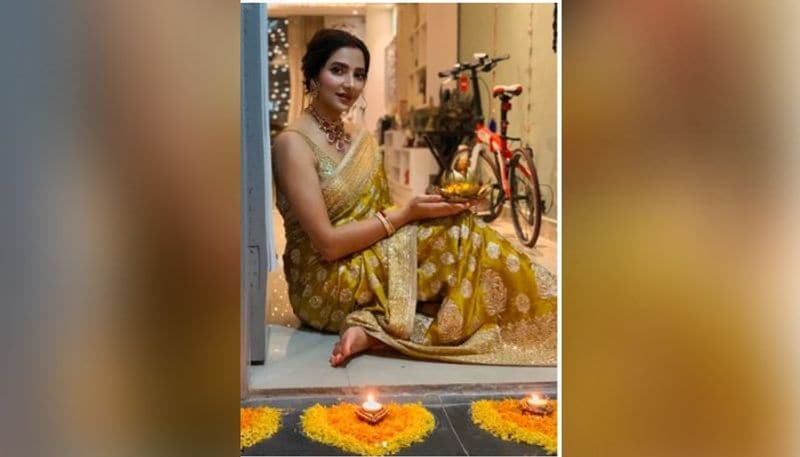 in this puja follow subhashree ganguly style statement bjc